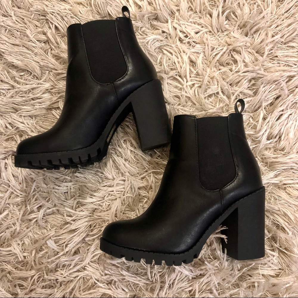 Black booties ✨